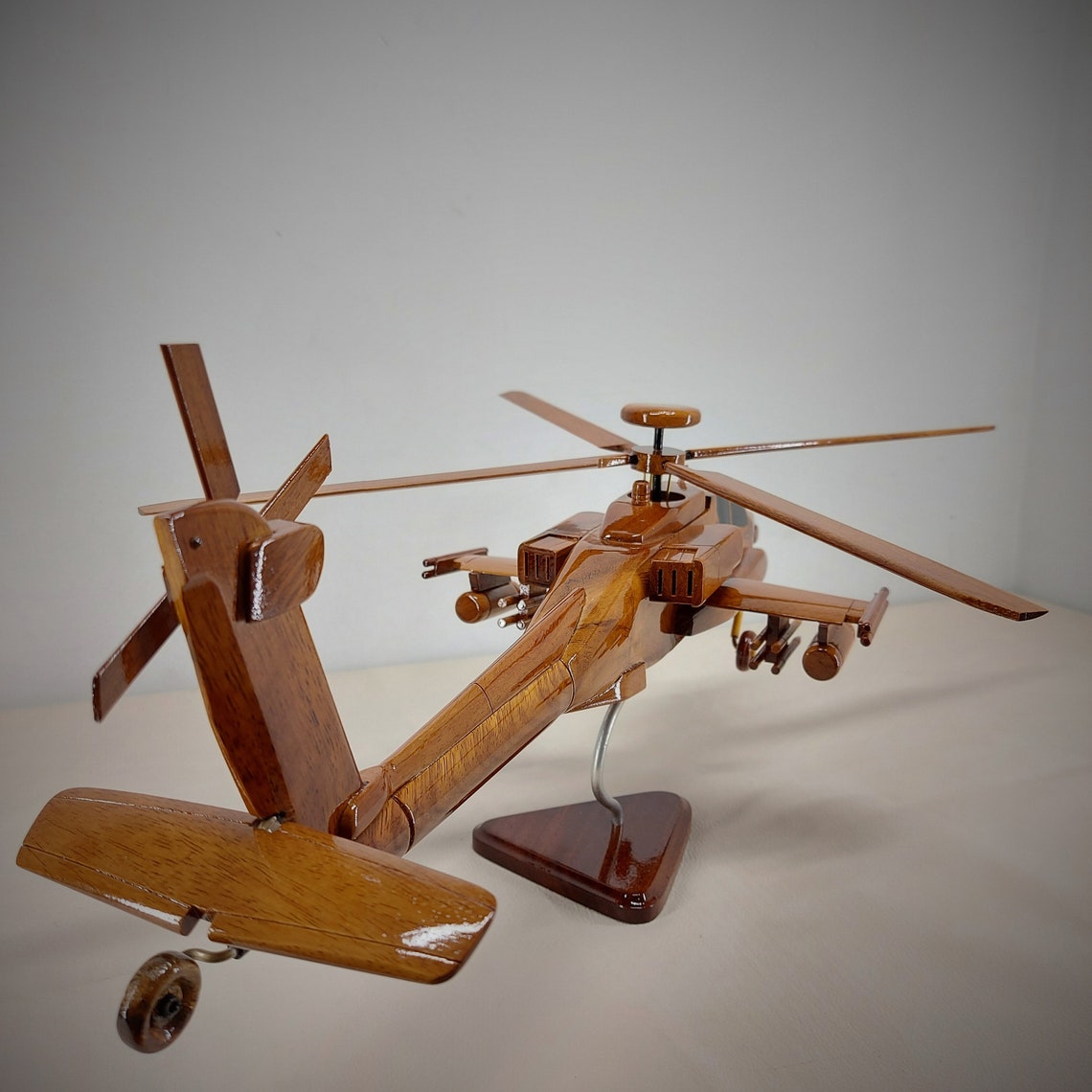 Robinson R22 Wooden Helicopter Model – Handmade Aviation Collectible