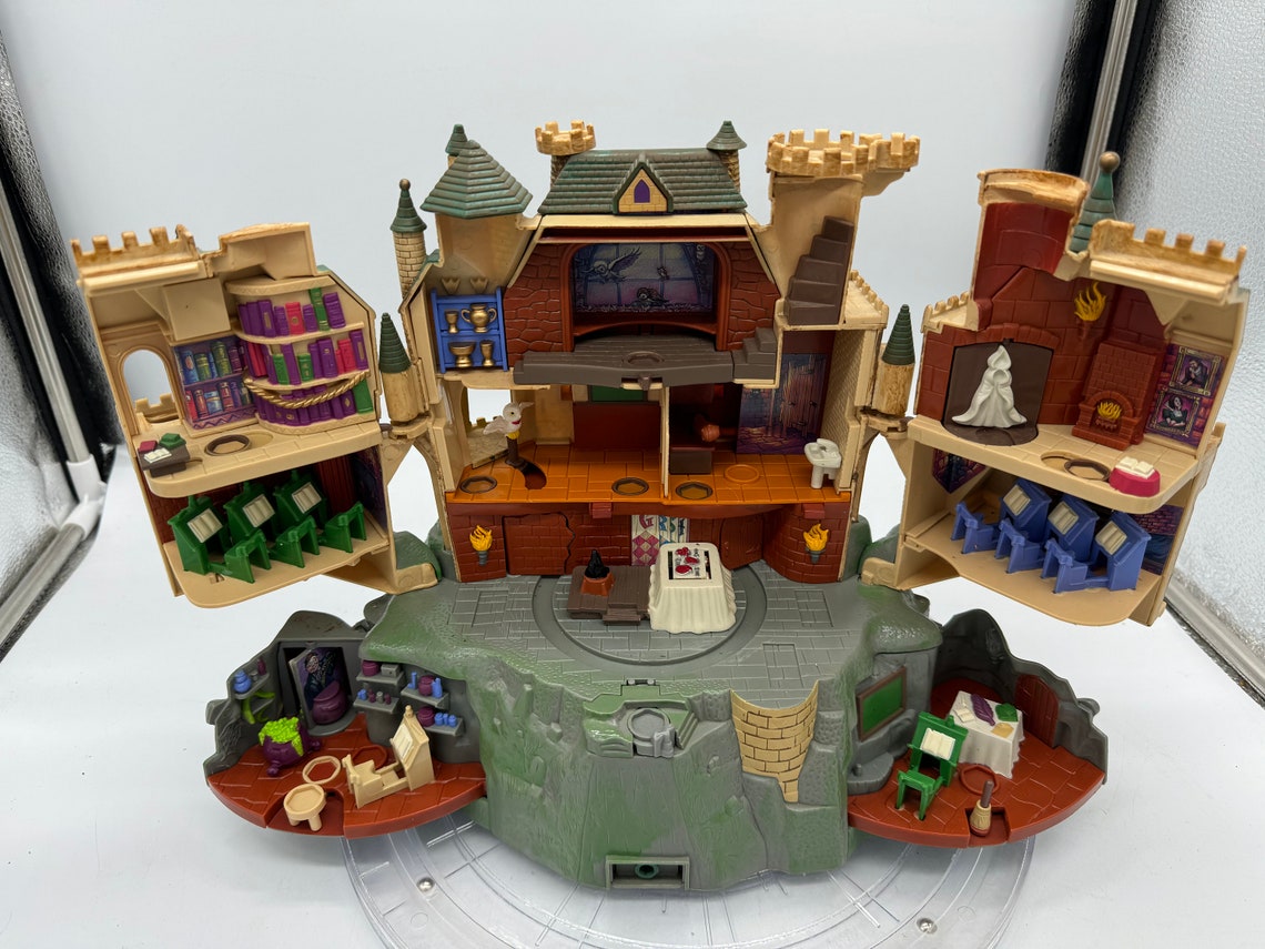 2001 Polly Pocket Harry Potter Hogwarts Castle